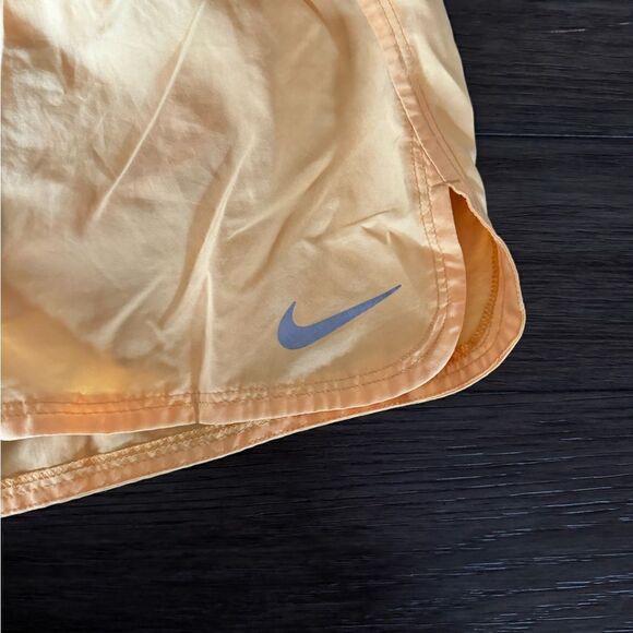 Women’s Nike running shorts small - Picture 2 of 5